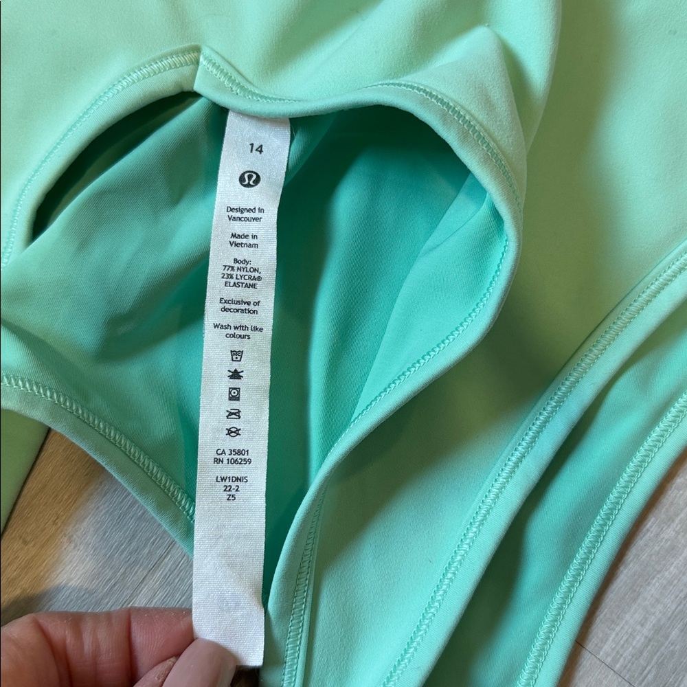 Lululemon power pivot sports tank size 14 - Picture 3 of 3